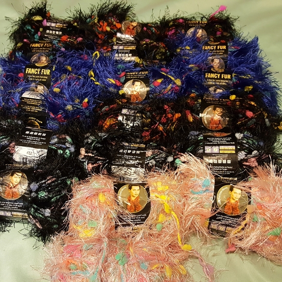 Lion brand fancy fur - Picture 3 of 3